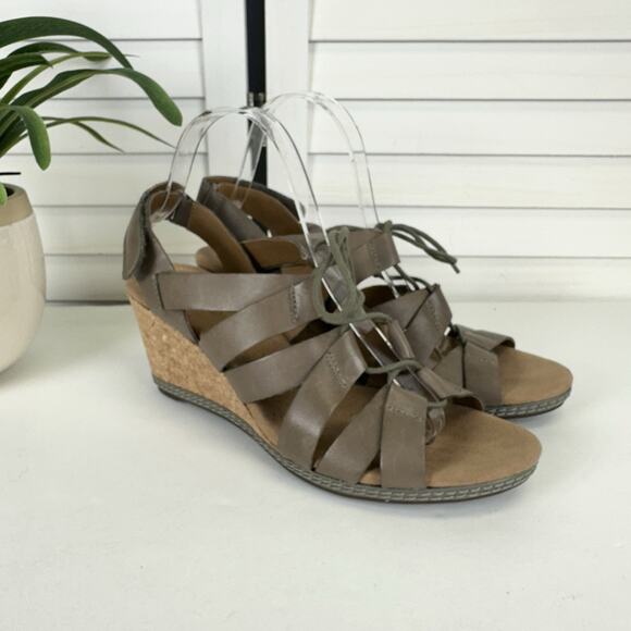 Clarks Taupe Helio Mindin Taupe Strappy Sandal Cork Wedge Comfort Shoe Size 10 M - Picture 2 of 9